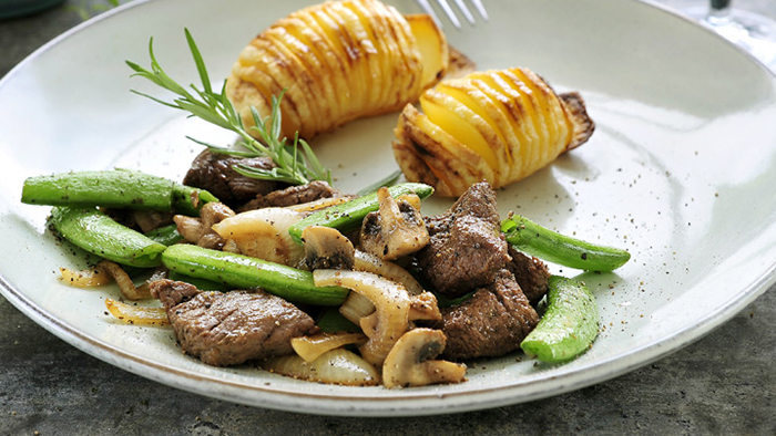 Teriyaki steak with hasselback potatoes